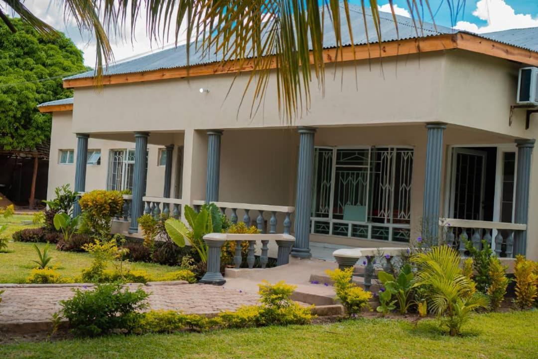 Adams Lodges Ltd Mangochi Exterior photo